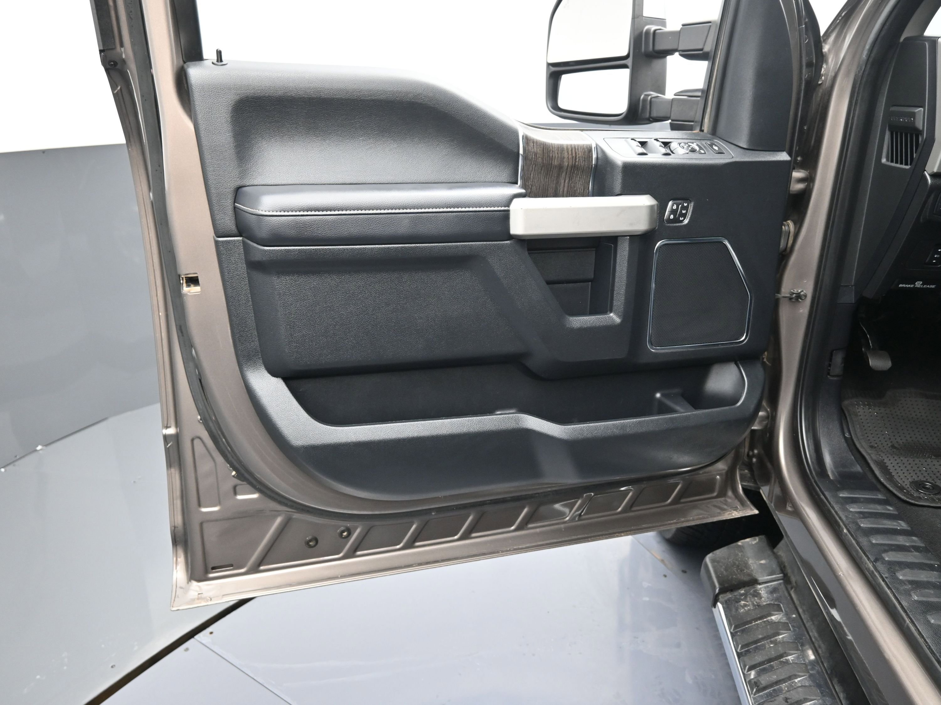 Used 2020 Ford F250 Lariat w/ Chrome Package image 16