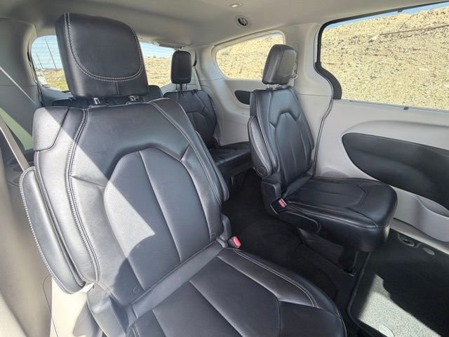 Used 2024 Chrysler Pacifica Touring-L image 34