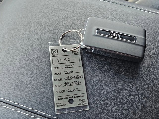 New 2025 Jeep Grand Cherokee L Altitude image 31