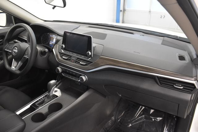 Used 2025 Nissan Altima 2.5 SV FWD image 18