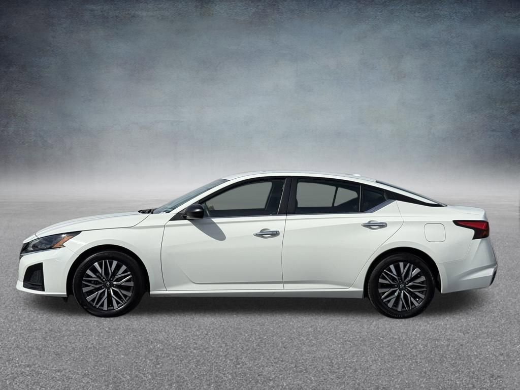 Used 2025 Nissan Altima 2.5 SV FWD image 7