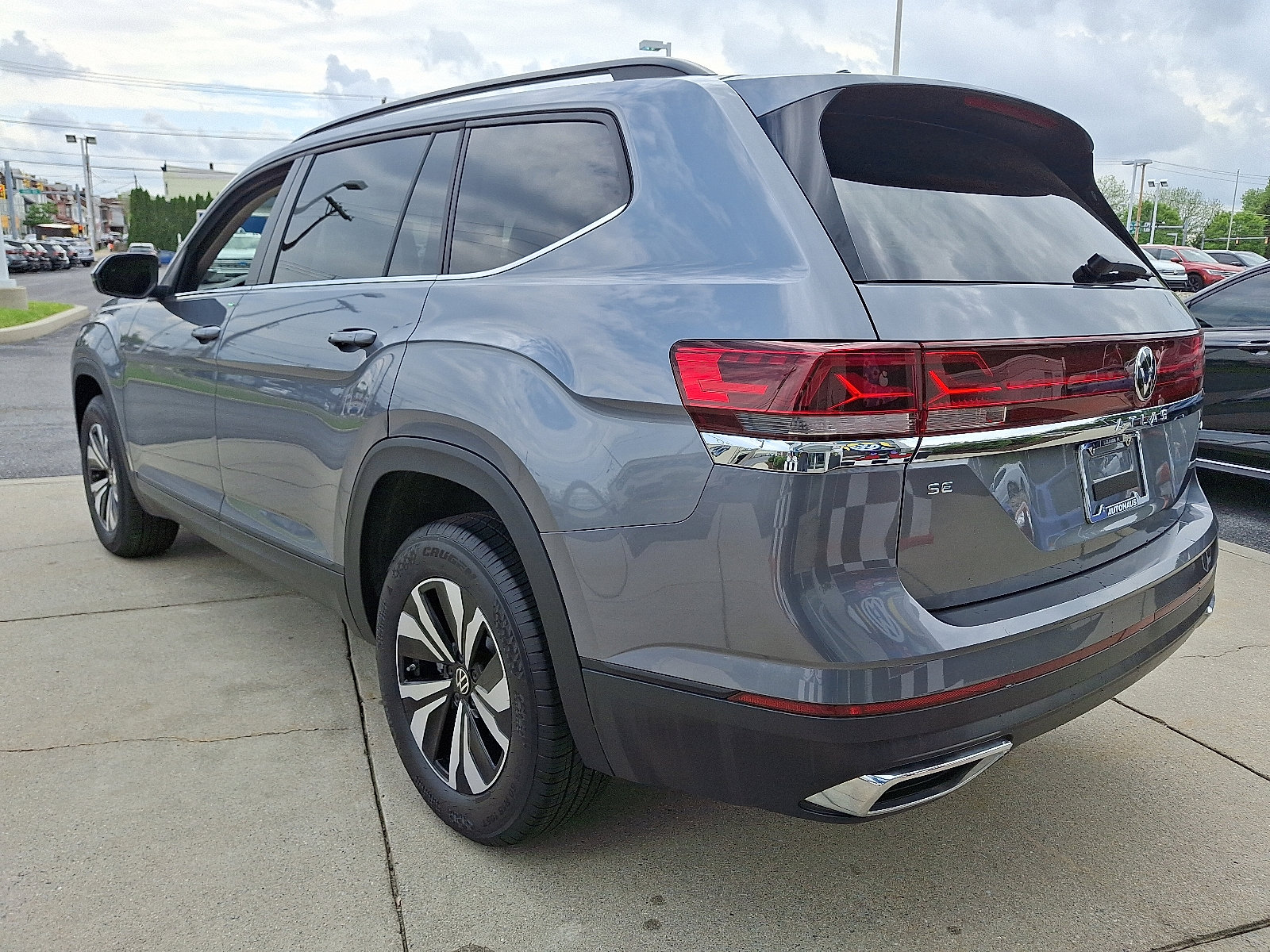 New 2025 Volkswagen Atlas SE image 3