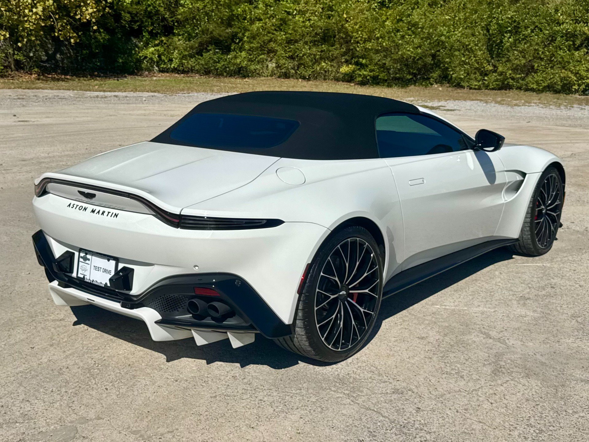 Used 2023 Aston Martin V8 Vantage Roadster RWD image 12