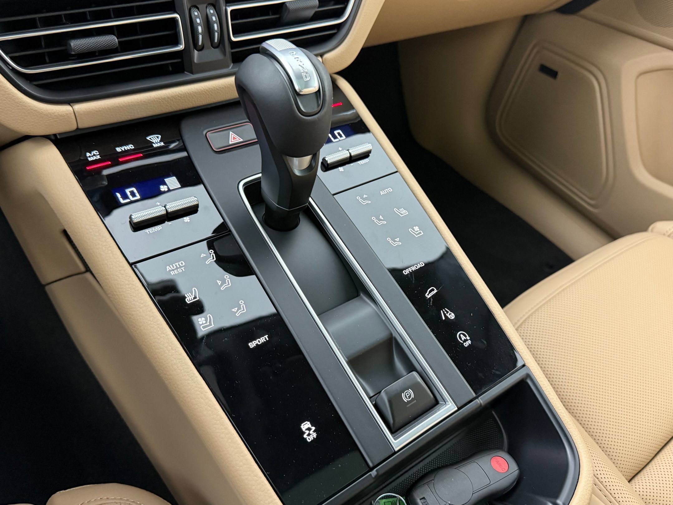 Certified 2026 Porsche Macan AWD/4WD image 23