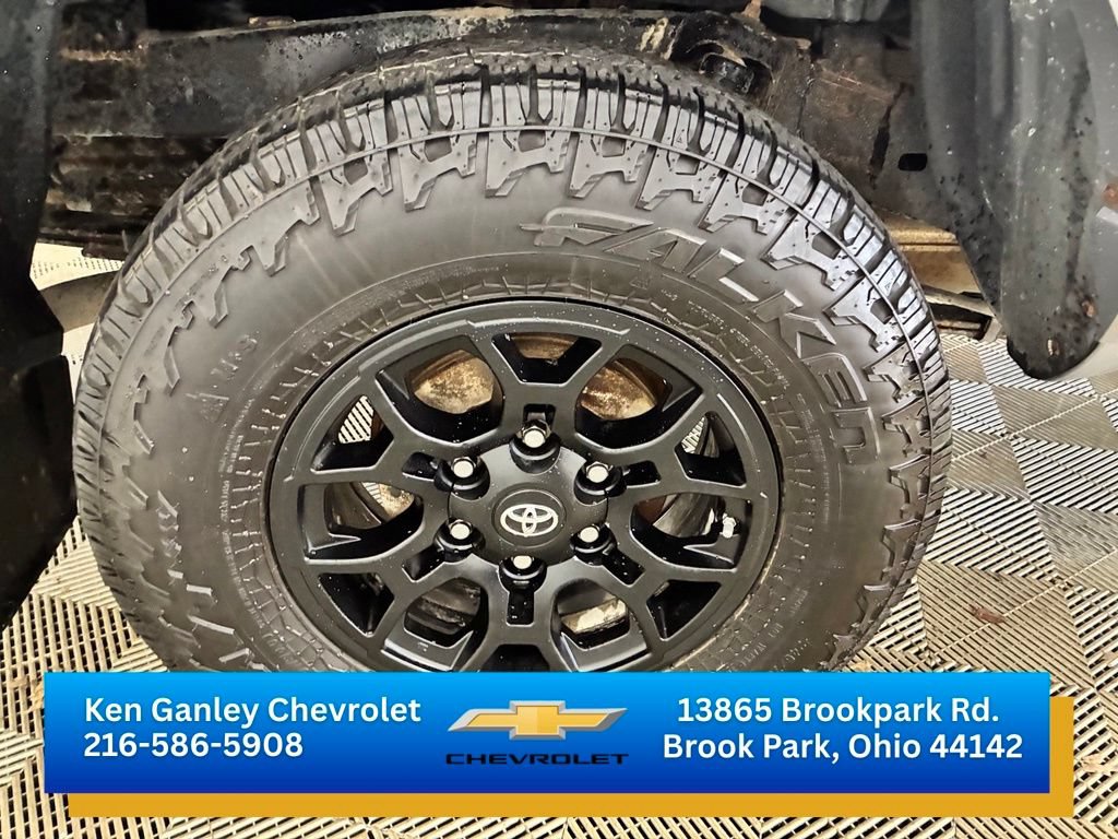 Used 2020 Toyota Tacoma SR5 AWD/4WD image 25