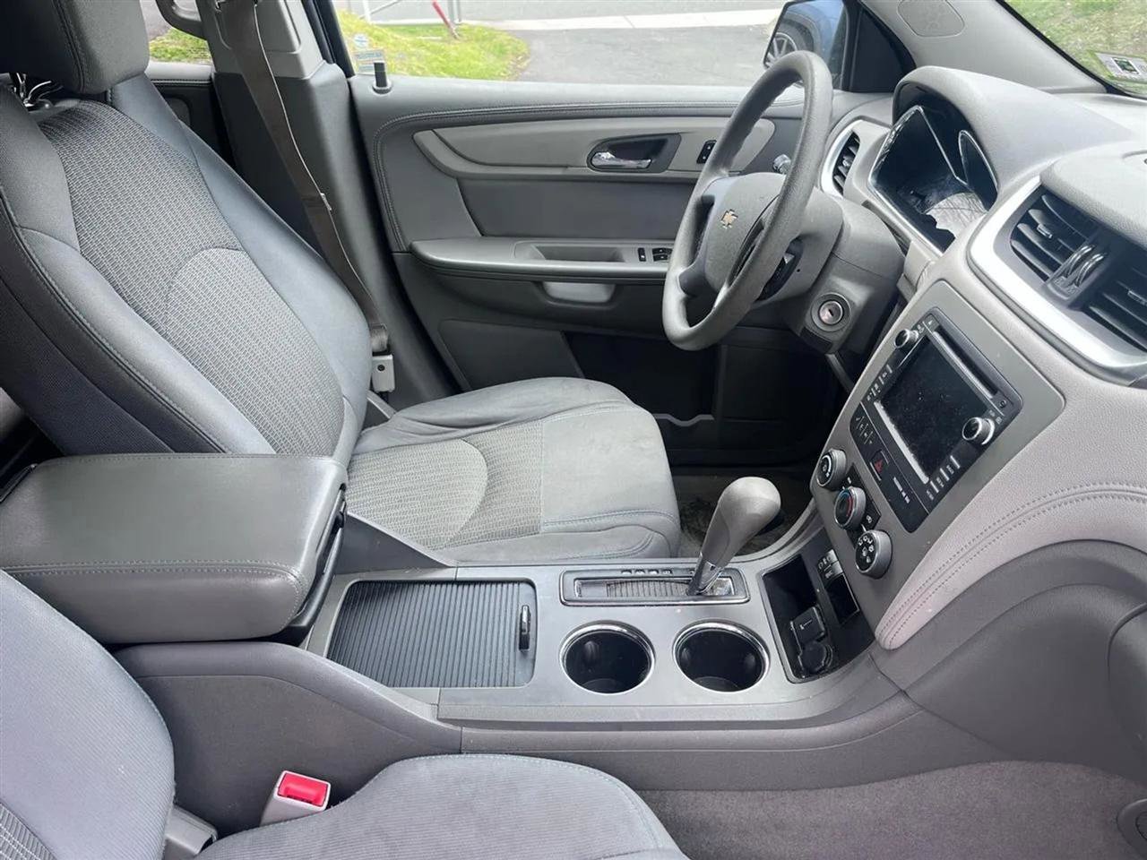 Used 2017 Chevrolet Traverse LS FWD image 9