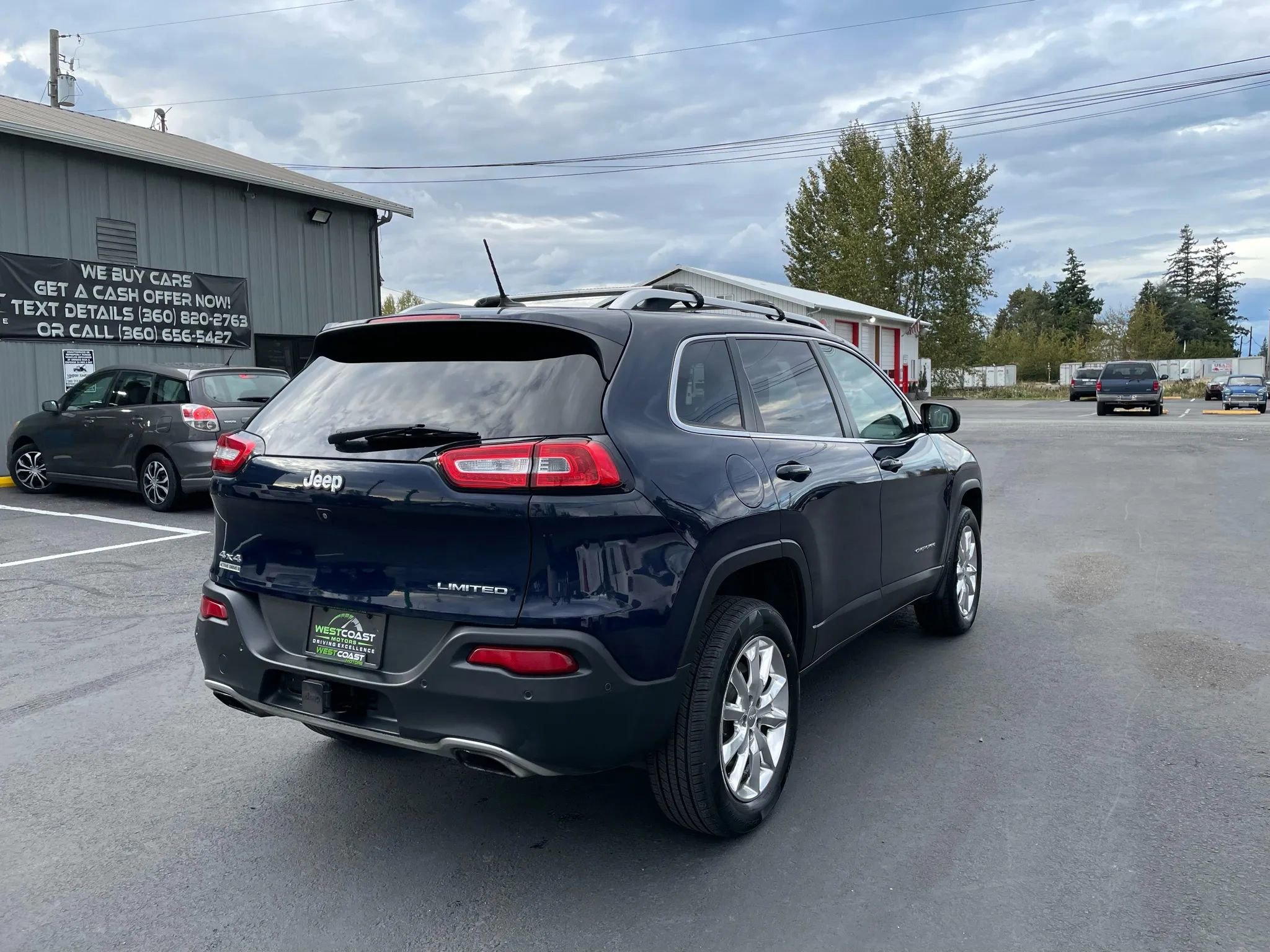 Used 2015 Jeep Cherokee Limited w/ Luxury Group image 8