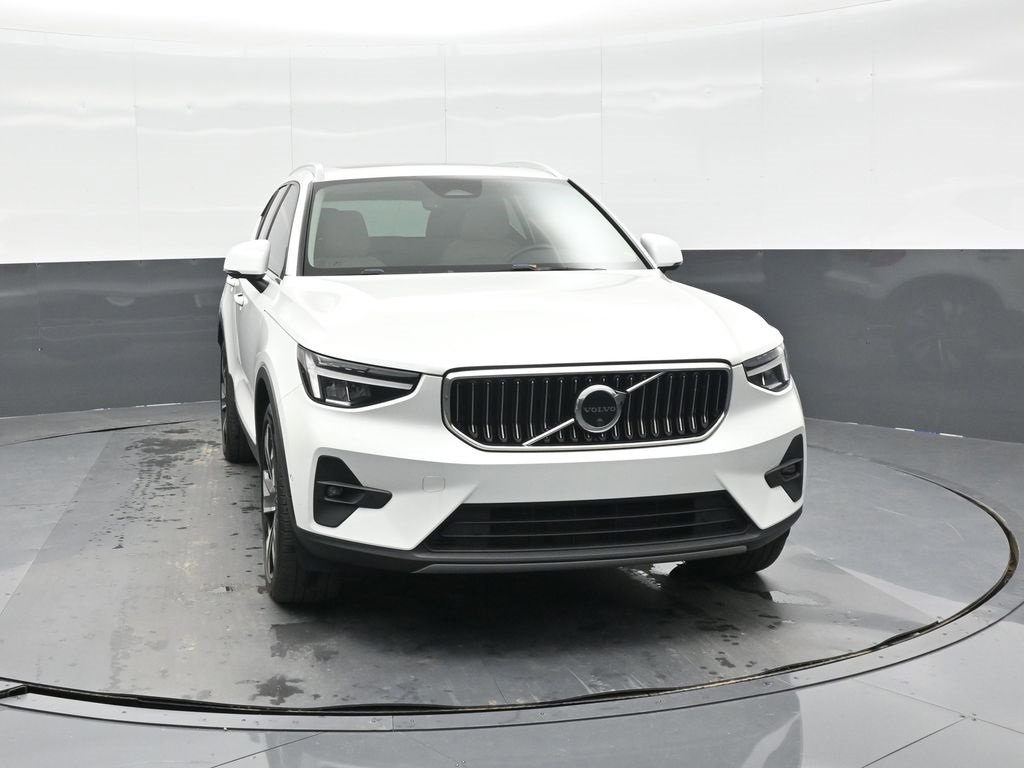 Used 2023 Volvo XC40 B5 Plus w/ Protection Package Premier image 18