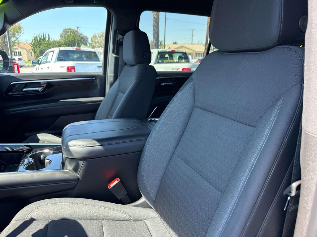 Used 2025 Chevrolet Suburban LS image 24