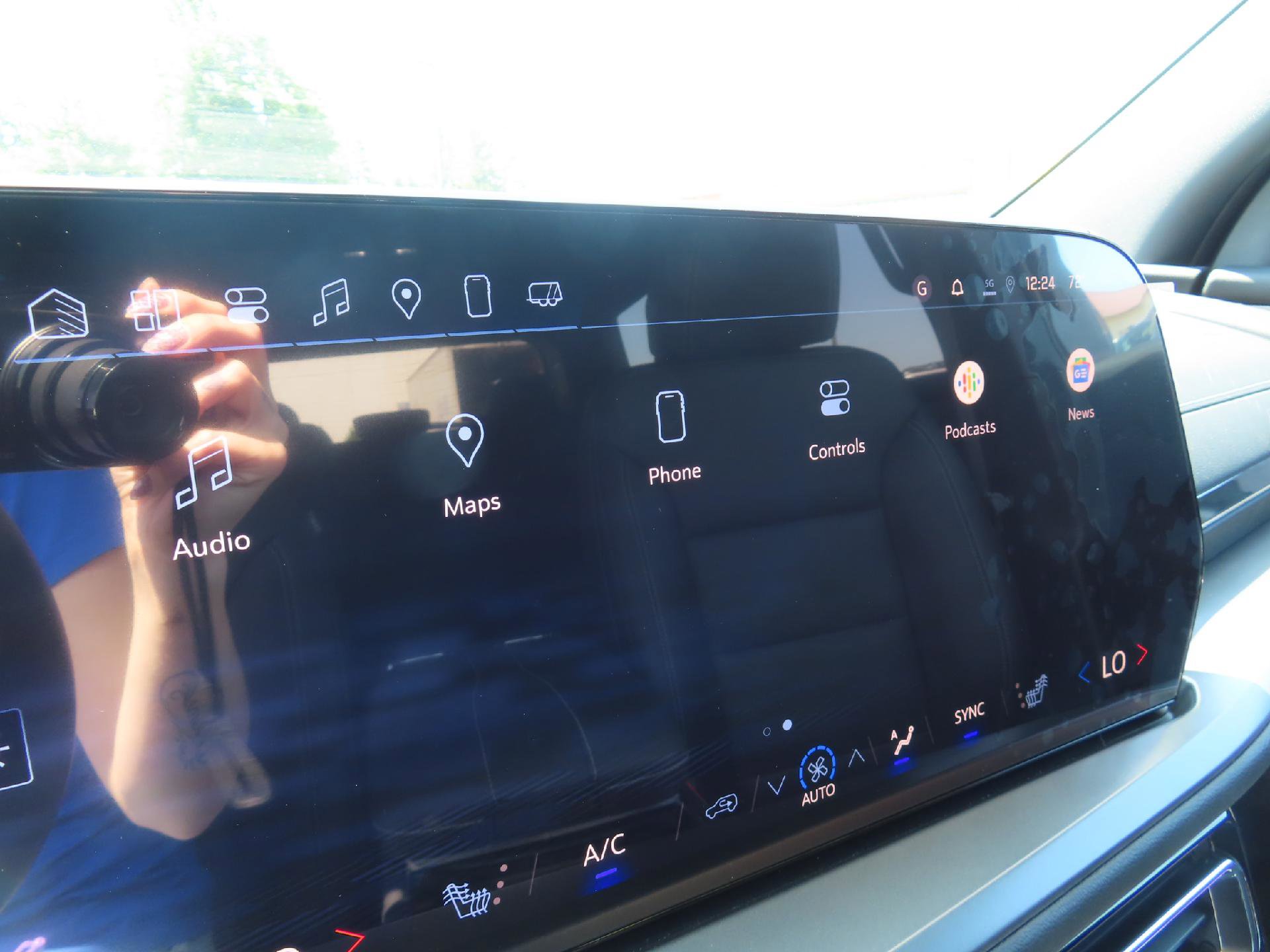 New 2025 Chevrolet Traverse LT w/ LPO, Illumination Package image 23