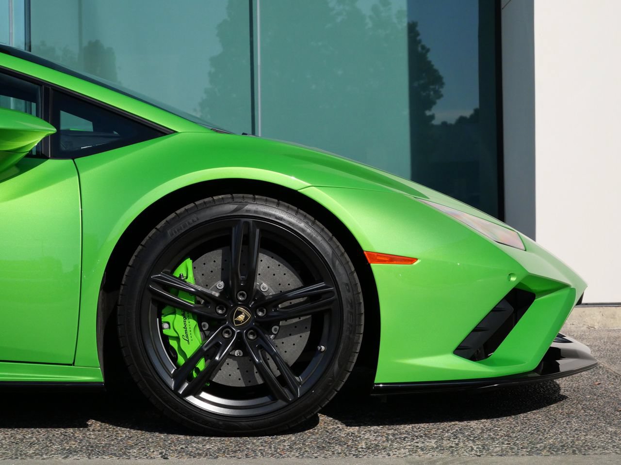 Used 2021 Lamborghini Huracan EVO RWD image 9