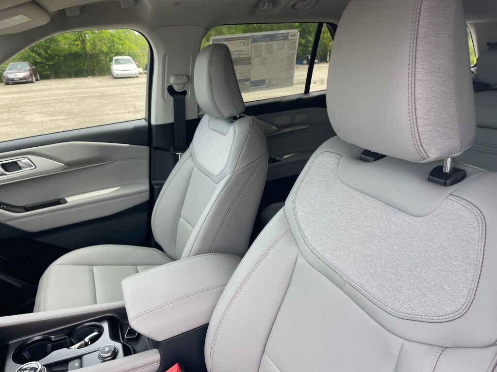 New 2026 Ford Explorer Active w/ Active Comfort Package AWD/4WD image 9