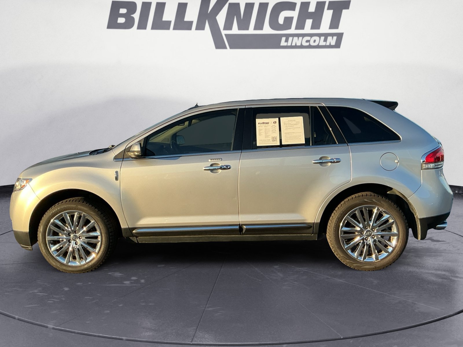 Used 2013 Lincoln MKX FWD image 3