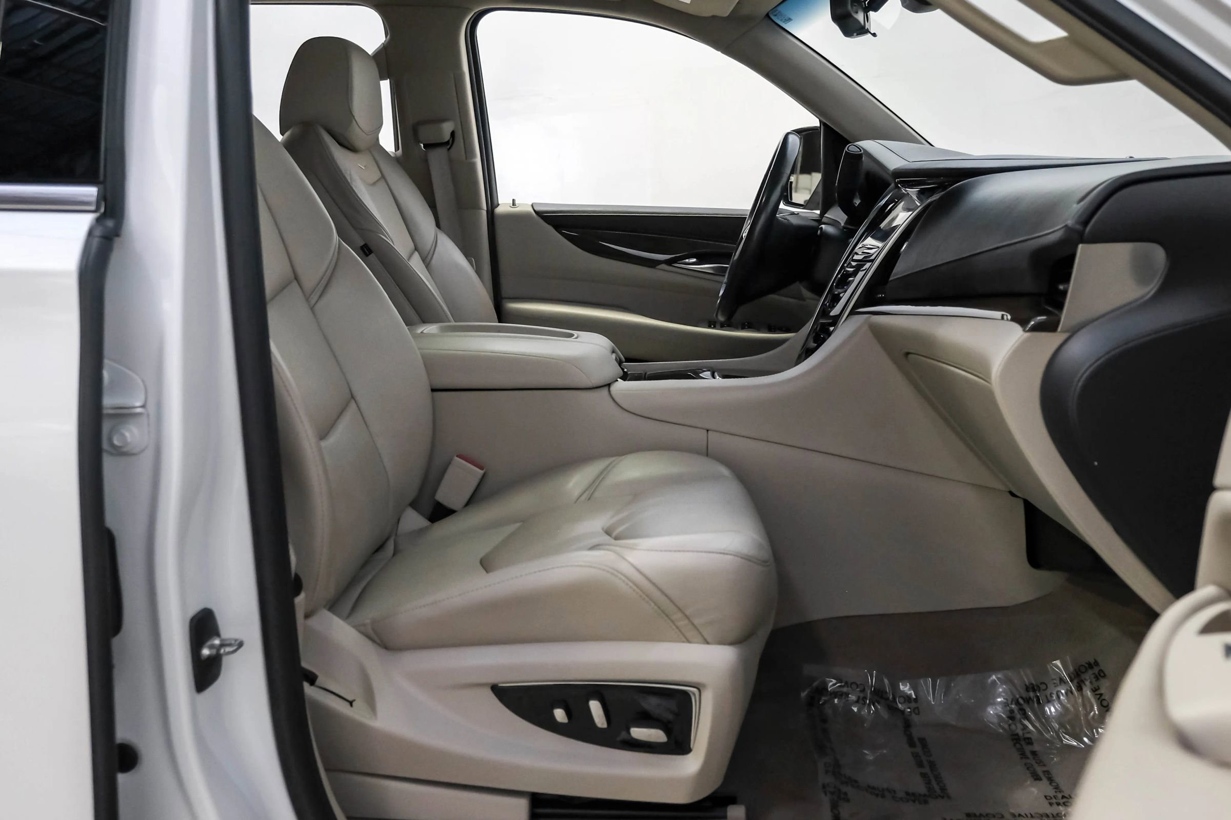 Used 2020 Cadillac Escalade Luxury RWD image 26