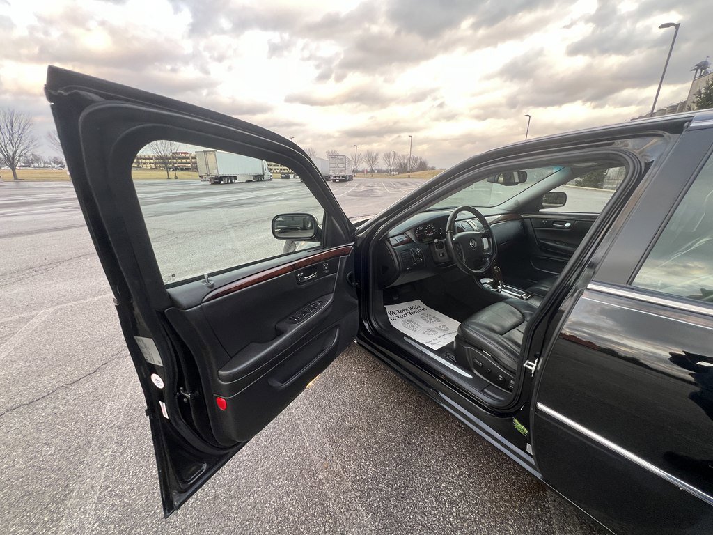 Used 2011 Cadillac DTS Premium image 16