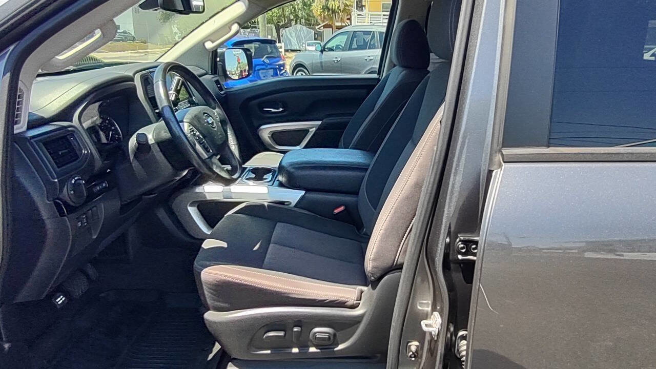 Used 2022 Nissan Titan SV w/ SV Convenience Package image 13
