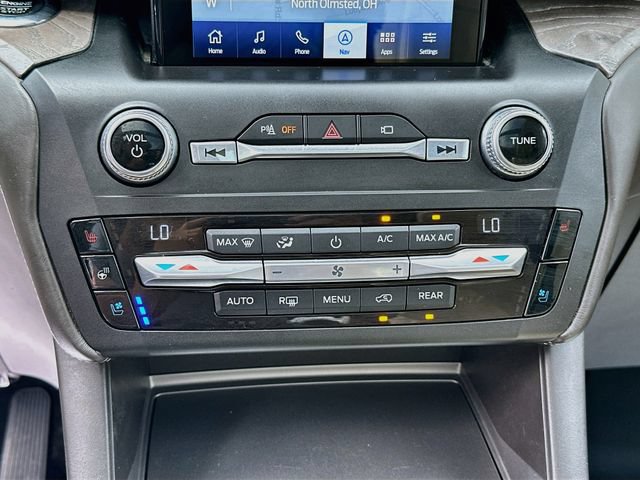 Used 2020 Ford Explorer Platinum w/ Premium Technology Package AWD/4WD image 17