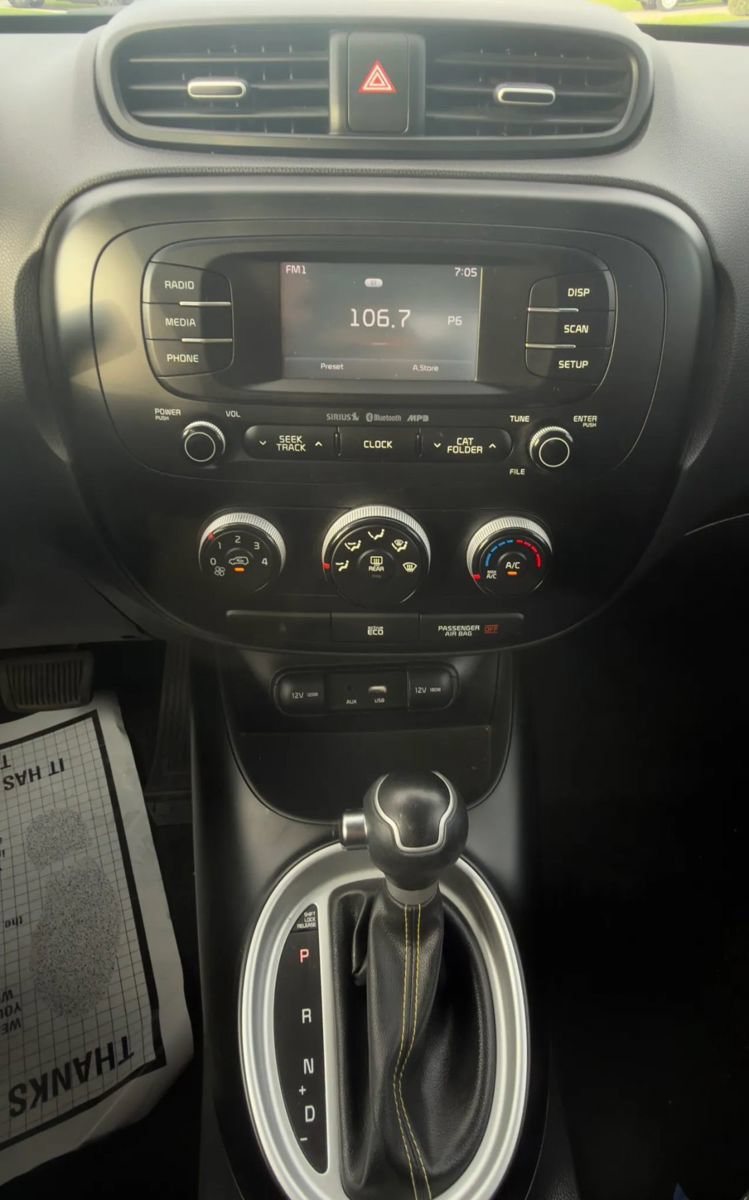 Used 2016 Kia Soul + FWD image 11