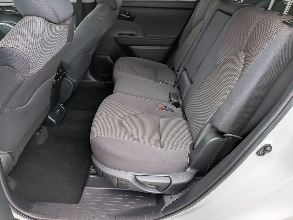 Used 2023 Toyota Highlander LE FWD image 30