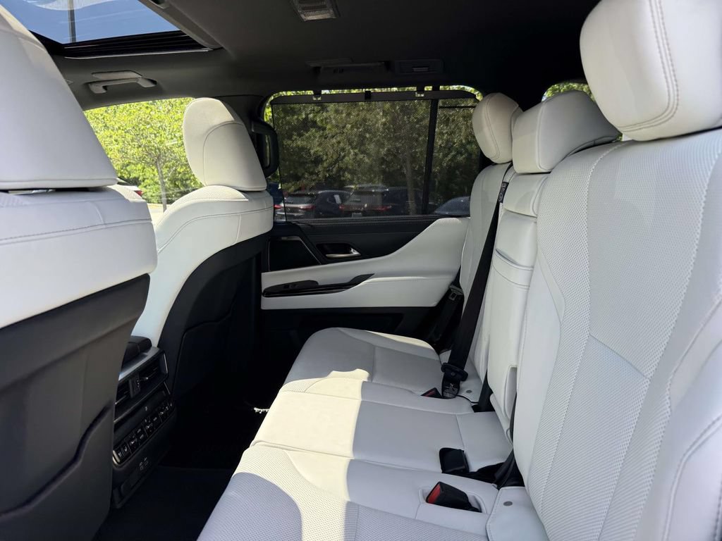 Used 2025 Lexus LX 600 4WD w/ Accessory Package (2T) image 15