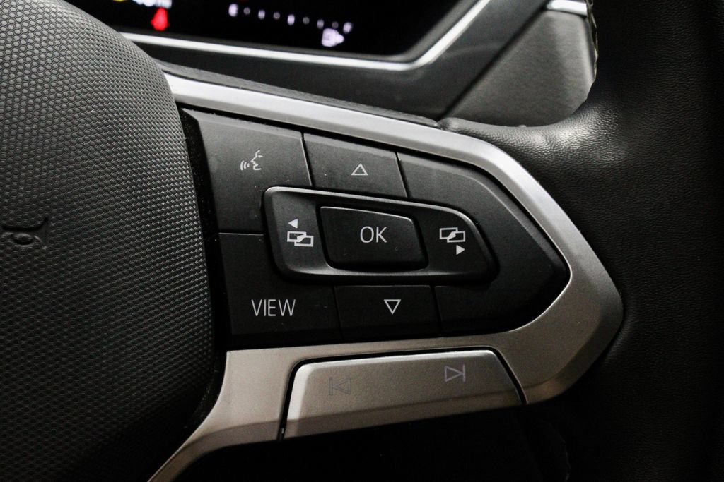 Used 2024 Volkswagen Tiguan SE FWD image 30