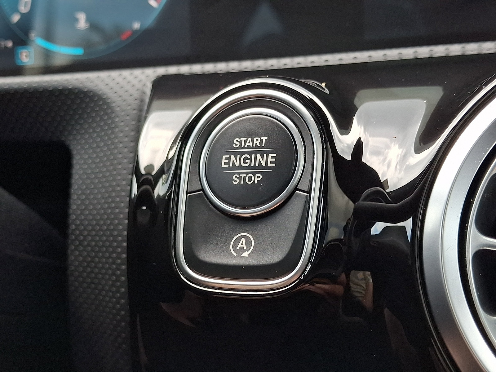 Certified 2022 Mercedes-Benz CLA 250 4MATIC image 26