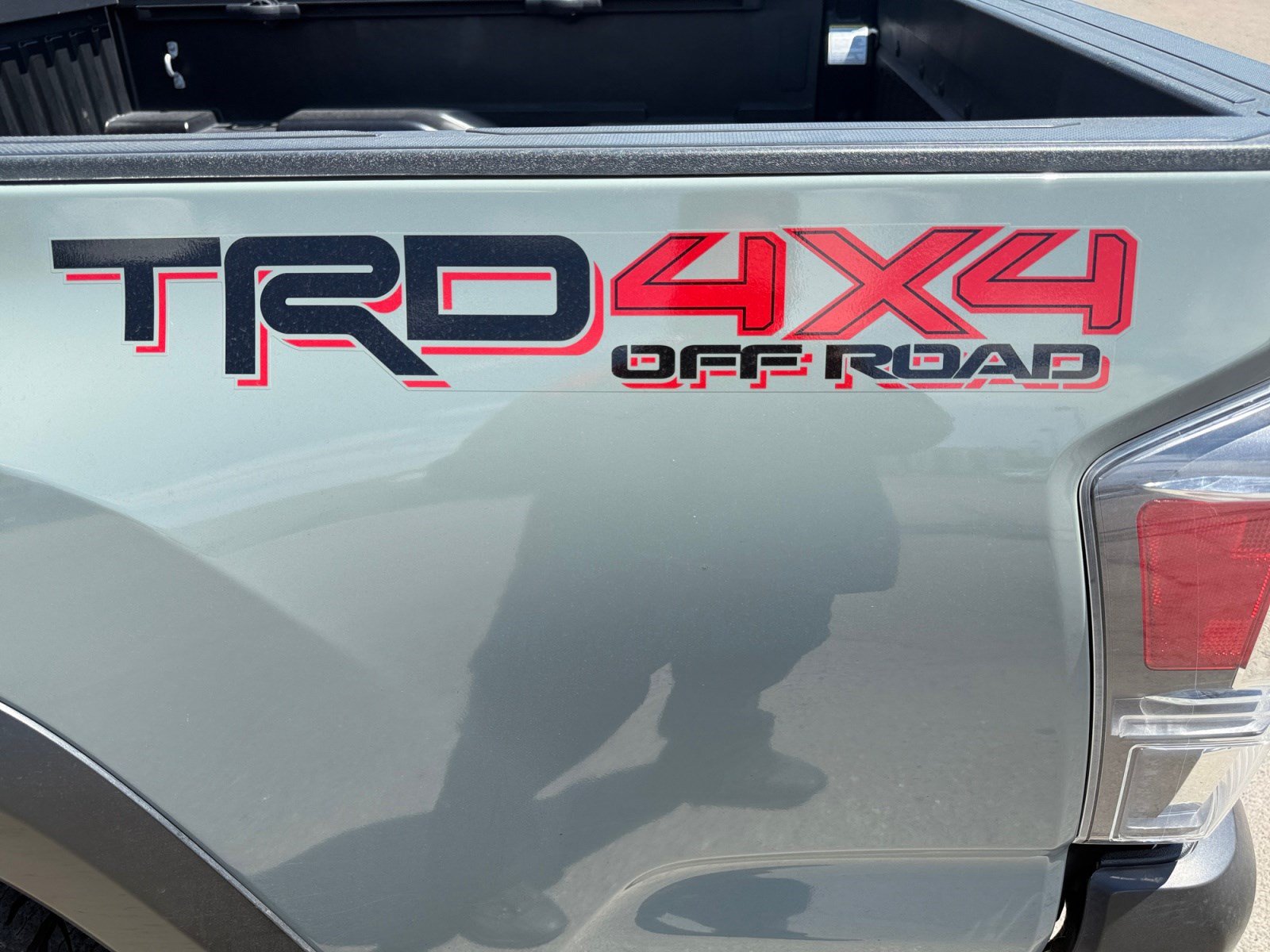 Used 2022 Toyota Tacoma TRD Off-Road w/ Truck Exterior Package (TMS) AWD/4WD image 23