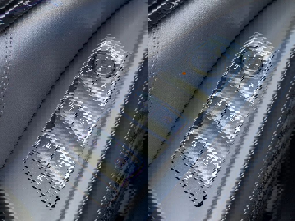 Used 2025 Kia Carnival SX Prestige image 25