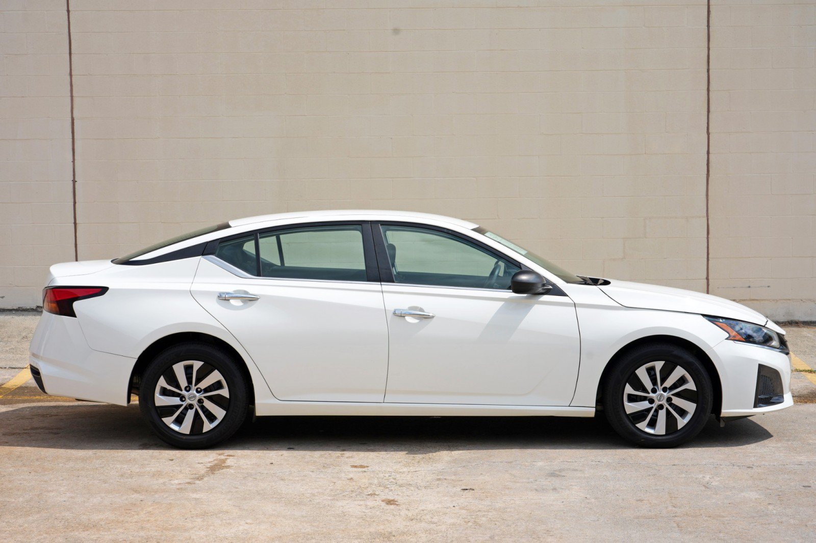 Used 2024 Nissan Altima 2.5 S FWD image 45