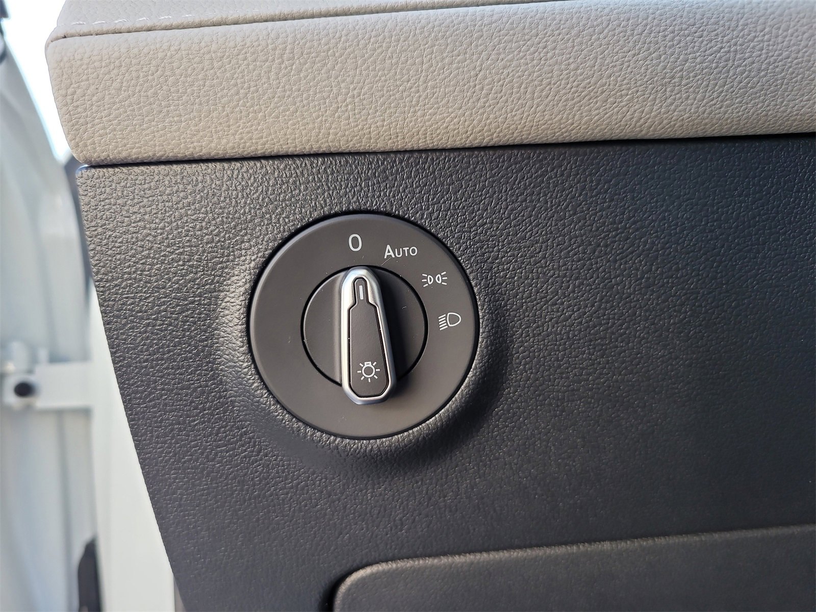 Used 2025 Volkswagen Taos S image 32