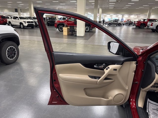 Used 2019 Nissan Rogue SL w/ Premium Package image 20