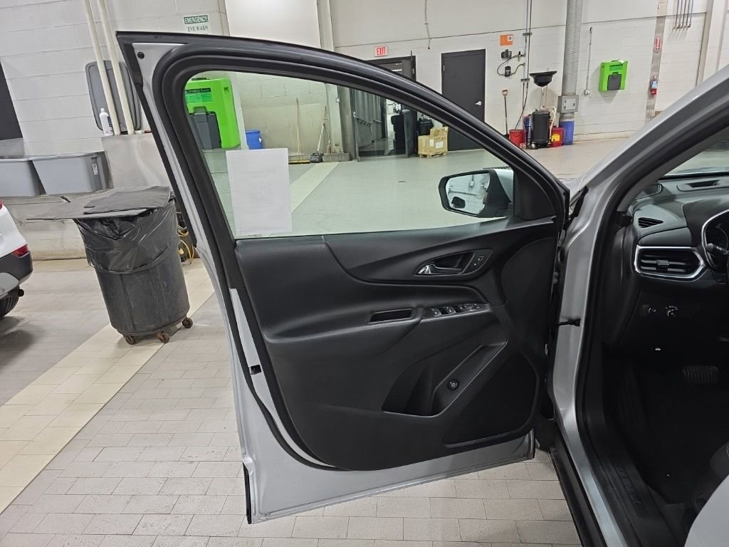 Used 2022 Chevrolet Equinox LT FWD image 10