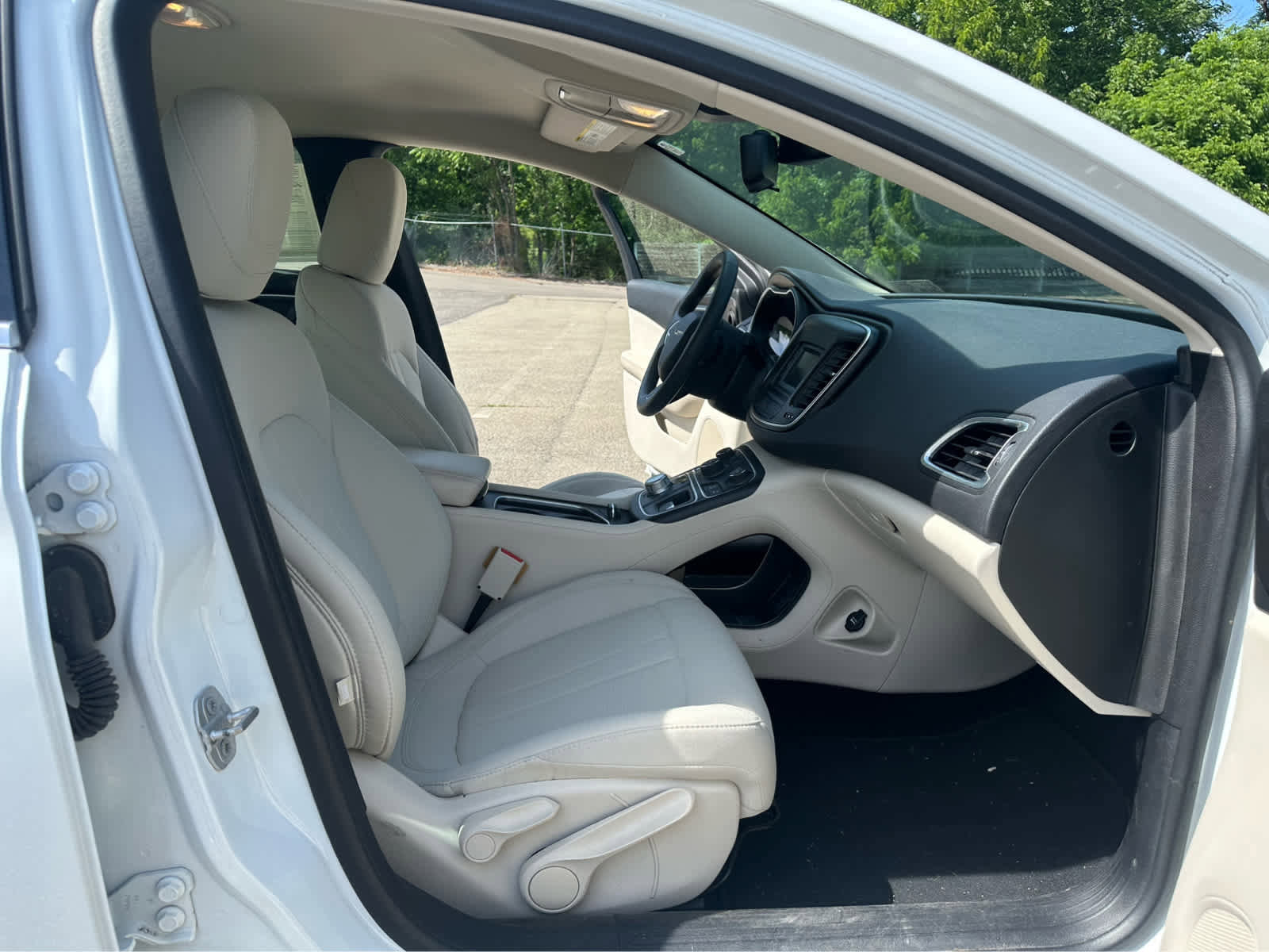 Used 2016 Chrysler 200 Limited FWD image 18