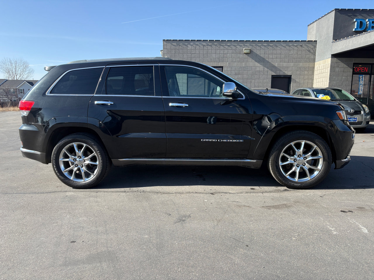 Used 2014 Jeep Grand Cherokee Summit image 4