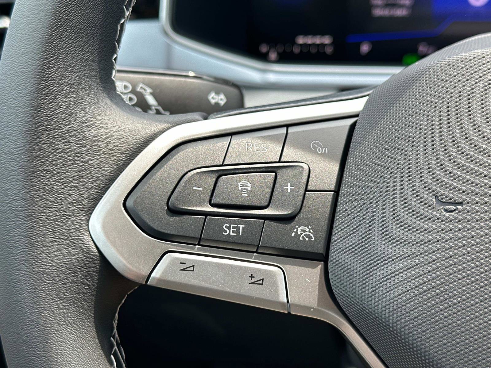 New 2025 Volkswagen Taos SE image 22