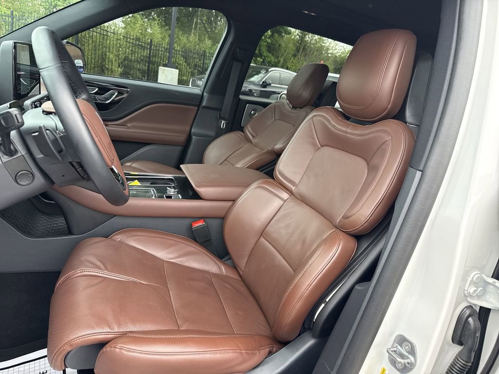 Used 2025 Lincoln Aviator Reserve w/ Equipment Group 201A AWD/4WD image 17
