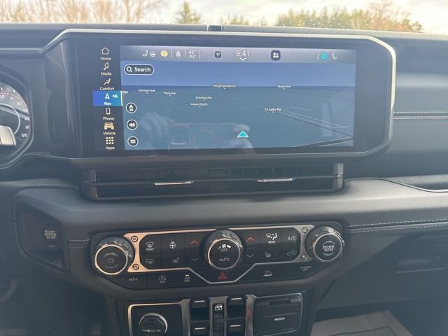 Used 2024 Jeep Wrangler Sahara w/ Technology Group AWD/4WD image 9