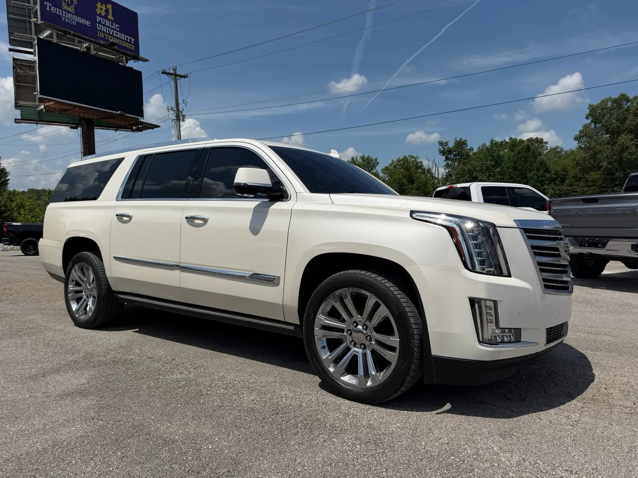 Used 2015 Cadillac Escalade ESV Platinum AWD/4WD image 22