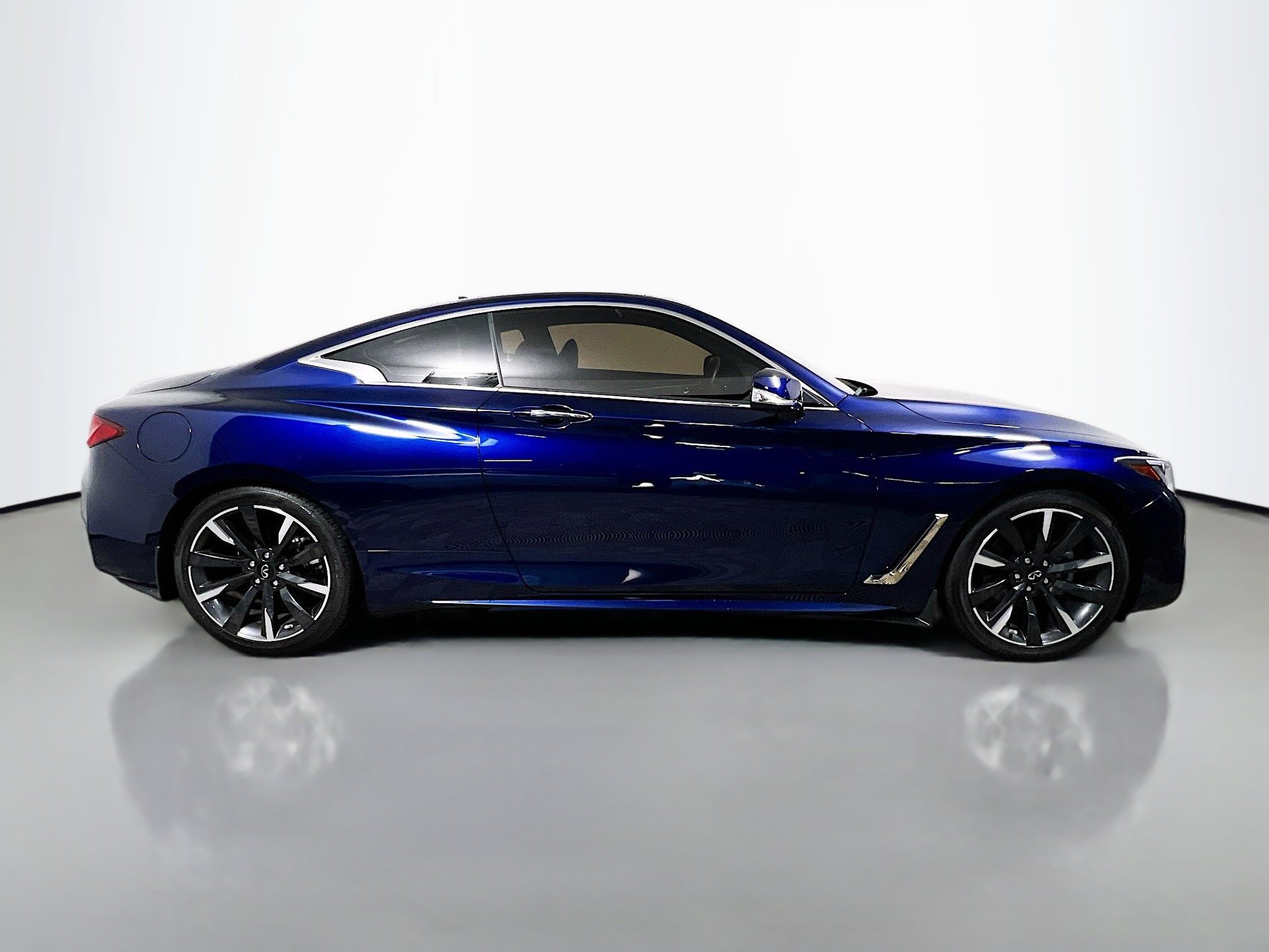 Used 2022 INFINITI Q60 3.0t Luxe w/ Essential Package image 3