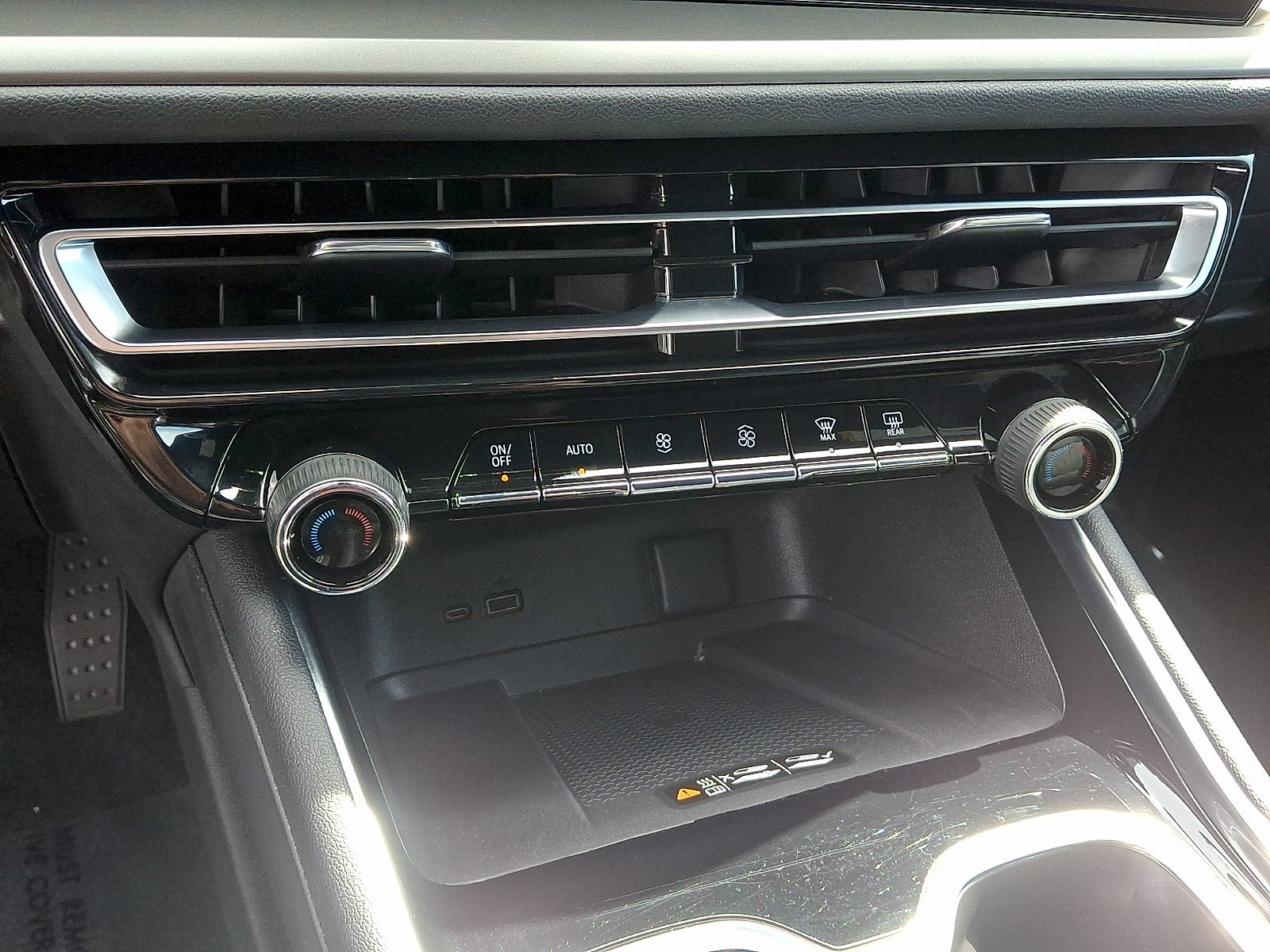 Used 2025 Chevrolet Traverse LT w/ Enhanced Driving Package FWD image 15