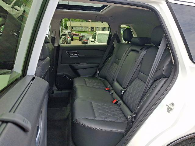Certified 2025 Nissan Rogue Platinum w/ Tech Package AWD/4WD image 12