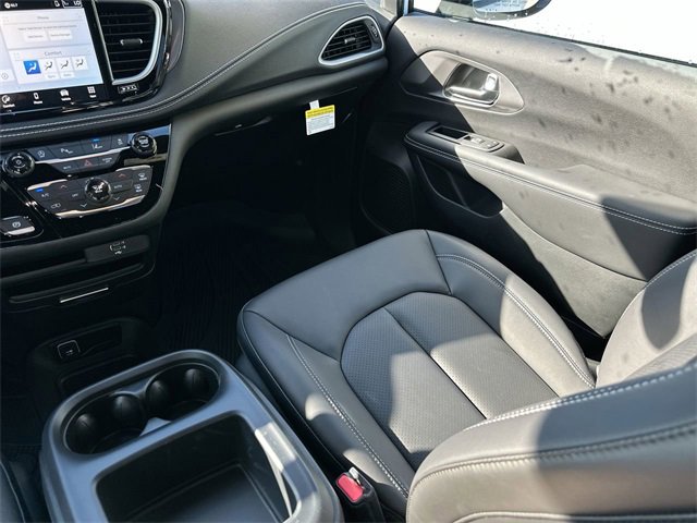 New 2026 Chrysler Pacifica Select w/ S Appearance Package image 15