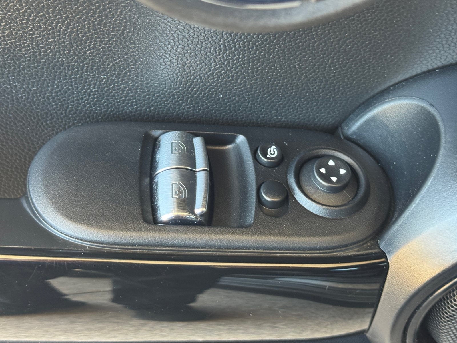 Used 2023 MINI Cooper SE FWD image 12