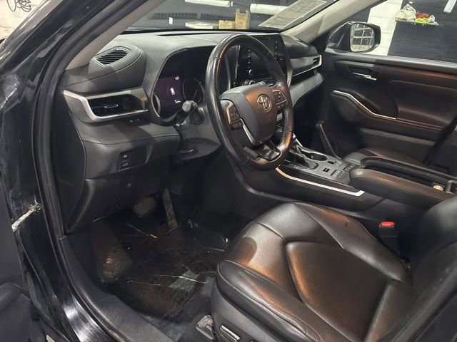 Used 2021 Toyota Highlander XLE image 14