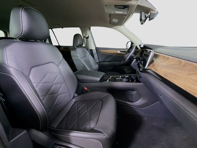 Used 2025 Volkswagen Atlas SE image 31