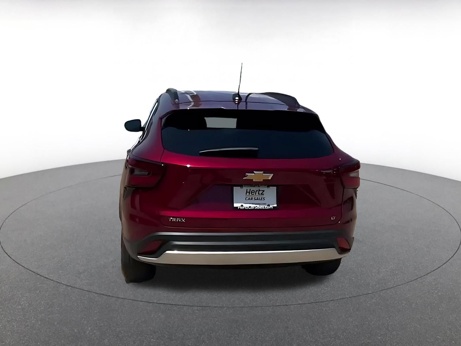 Used 2025 Chevrolet Trax LT FWD image 9