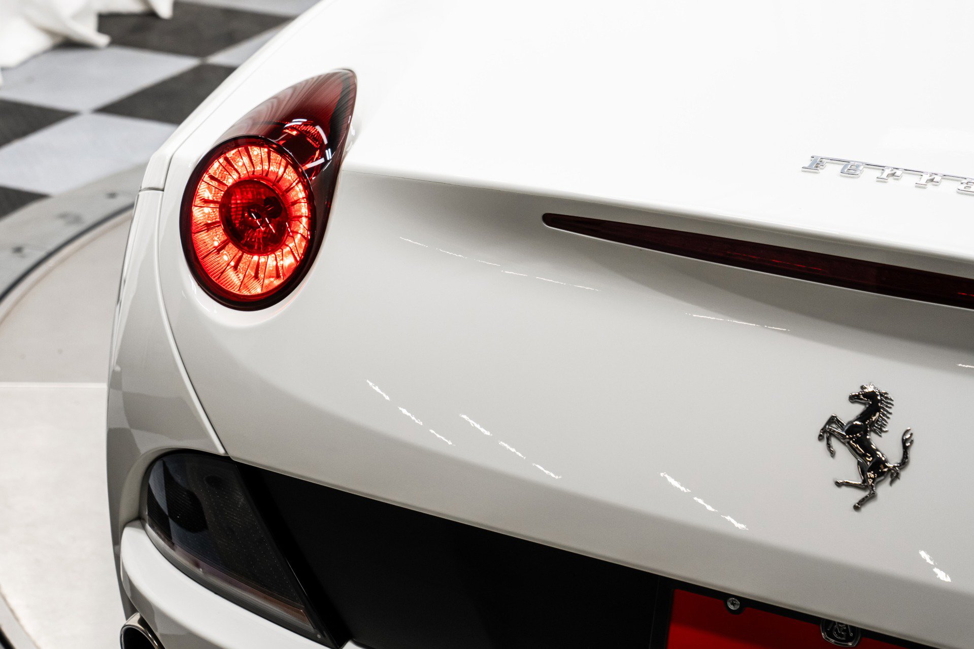 Used 2014 Ferrari California image 45