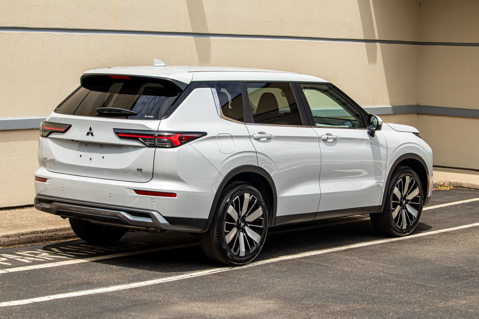 New 2026 Mitsubishi Outlander SE AWD/4WD image 9