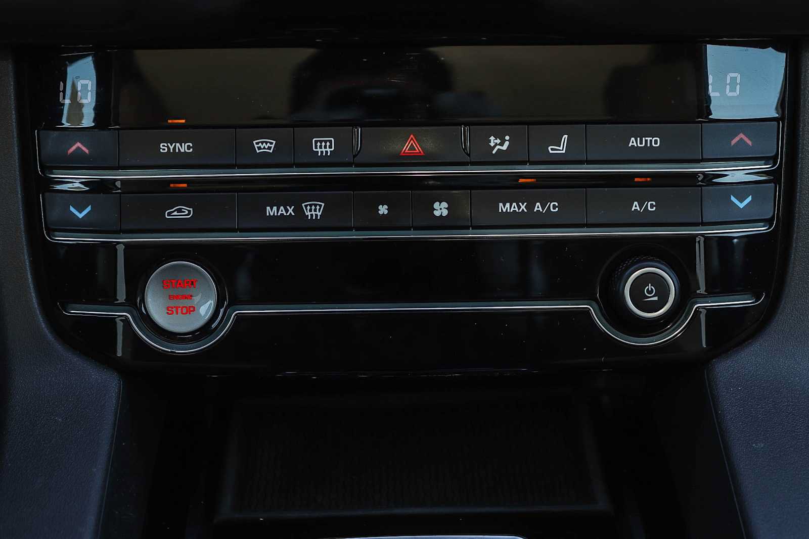 Used 2020 Jaguar F-PACE Premium AWD/4WD image 17