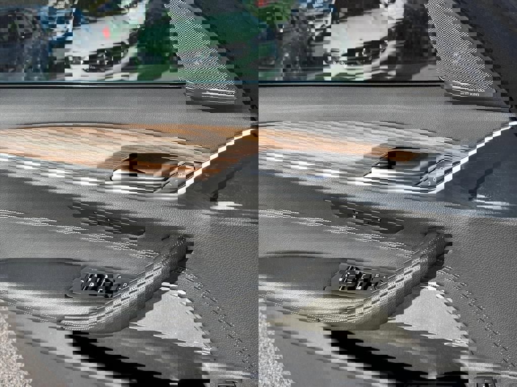 Used 2021 BMW 530i xDrive w/ Premium Package image 17